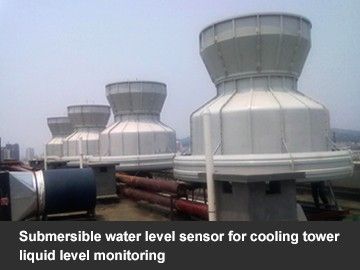 Submersible water level sensor for cooling tower liquid level monitoring